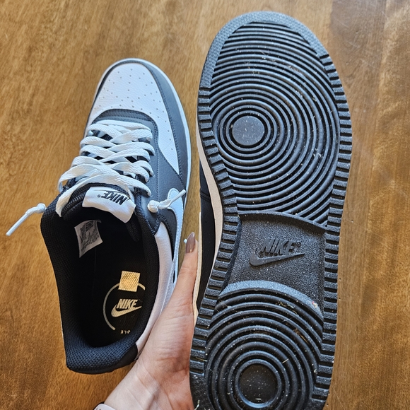 Nike Men's Black and White Low-Top Sneakers 13 - Picture 2 of 3